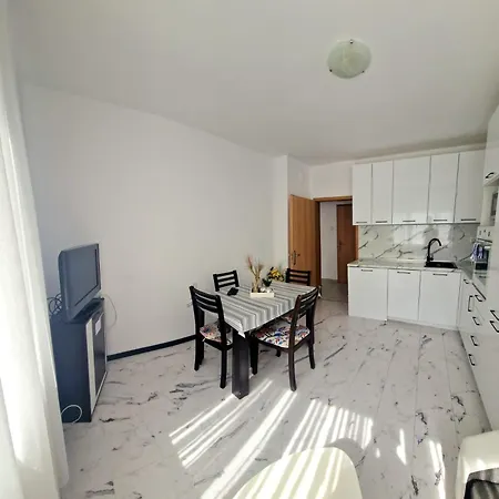 бижу м Apartament Pomorie