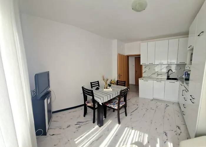 бижу м Apartament Pomorie